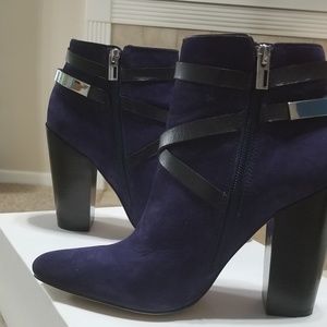 Never worn Blue and black boot (ink/black)